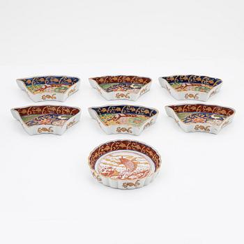 A box with a Japanese imari cabaret, 20th Century.