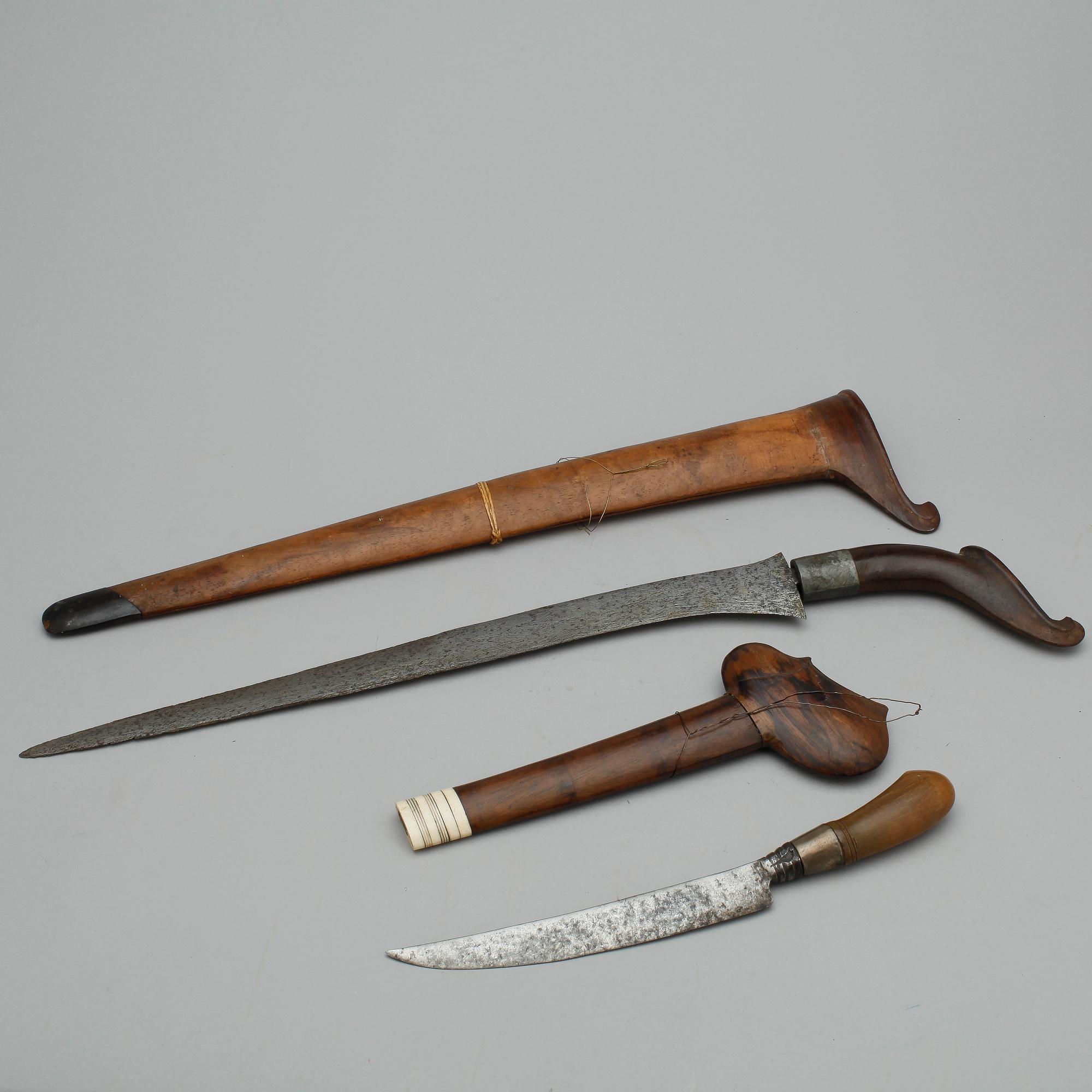 DOLK samt KLEWANGER, 4 st, Indonesien, 1900-talets början.