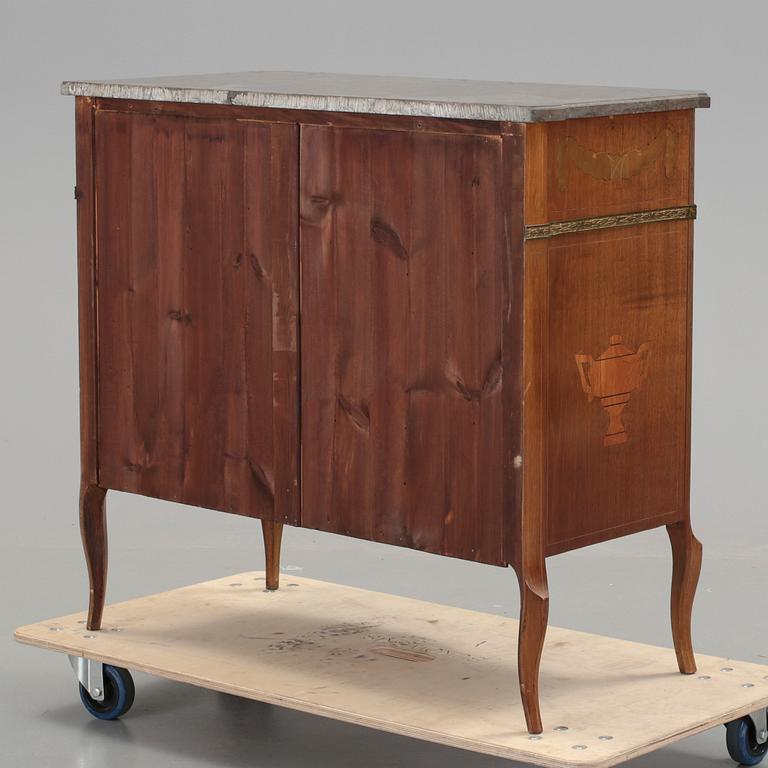 BYRÅ, gustaviansk stil, 1900-talets första hälft.