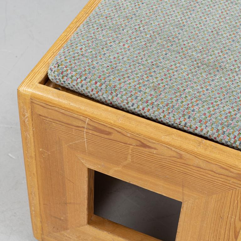 Barnmöbler, fåtölj och pallar, 4 st, 1970-tal.