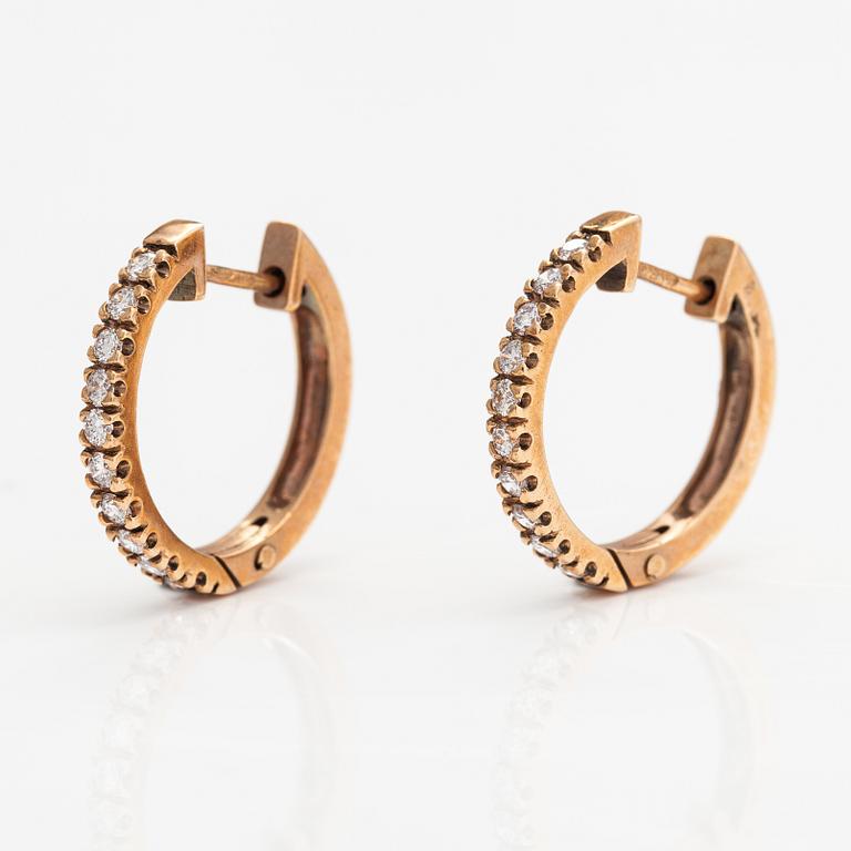 A pair of 14K gold earrings with diamonds ca. 0.60 ct in total.