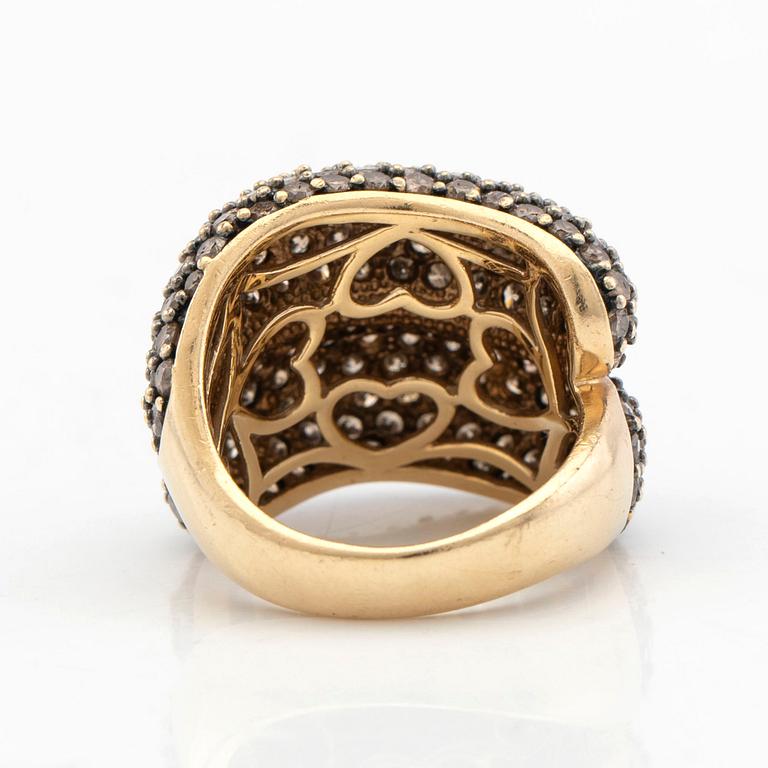 Ring, 14K gold with brown diamonds.