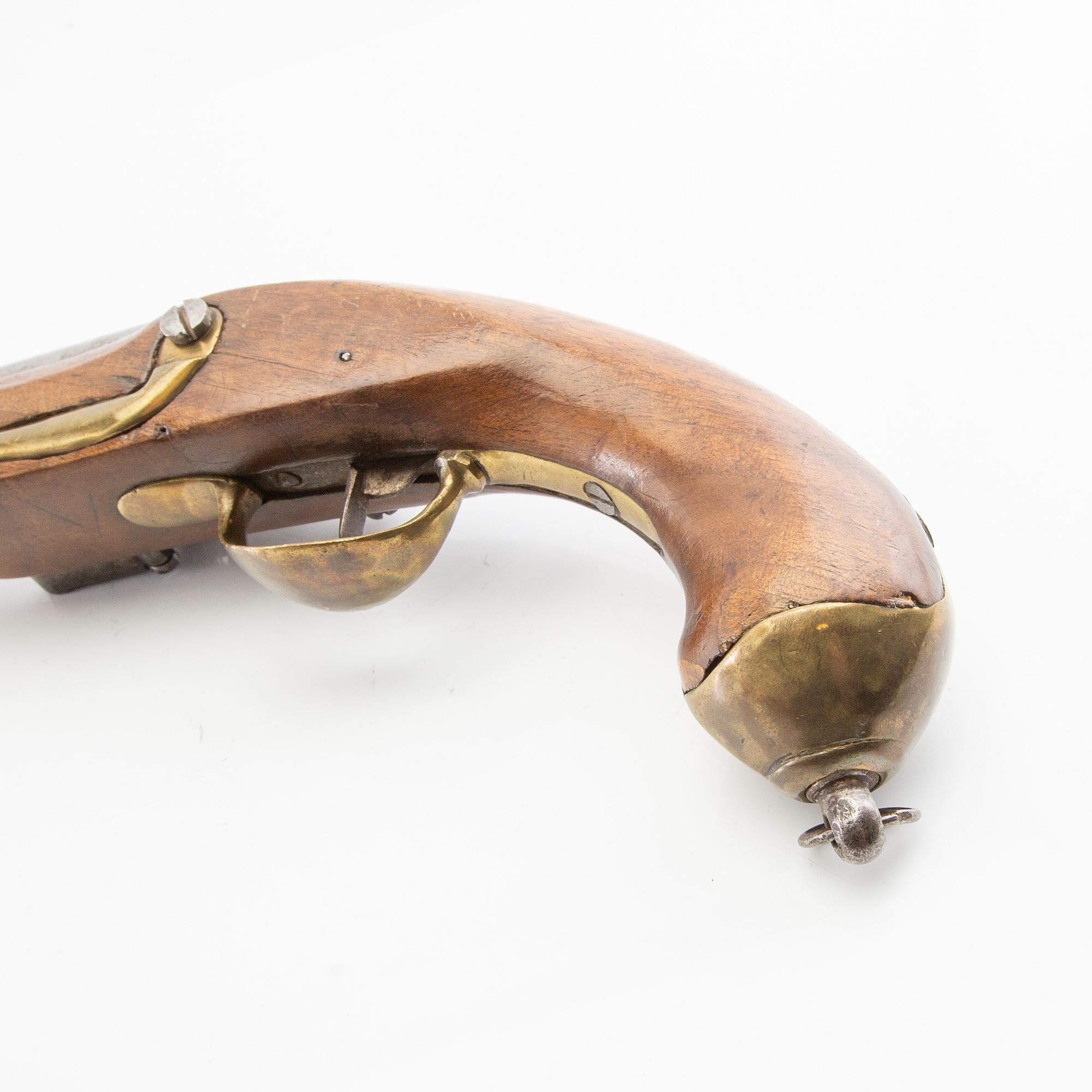 Flintlåspistoler, två stycken, arabisk märkning, 1700-/1800-tal.