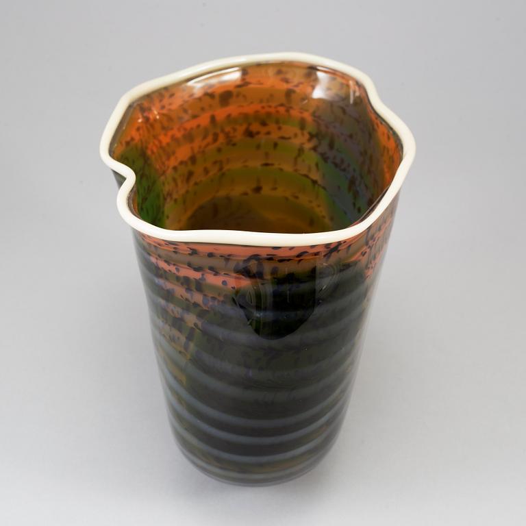 GUNNAR CYRÉN, a "graal glass vase, Orrefors 1989.