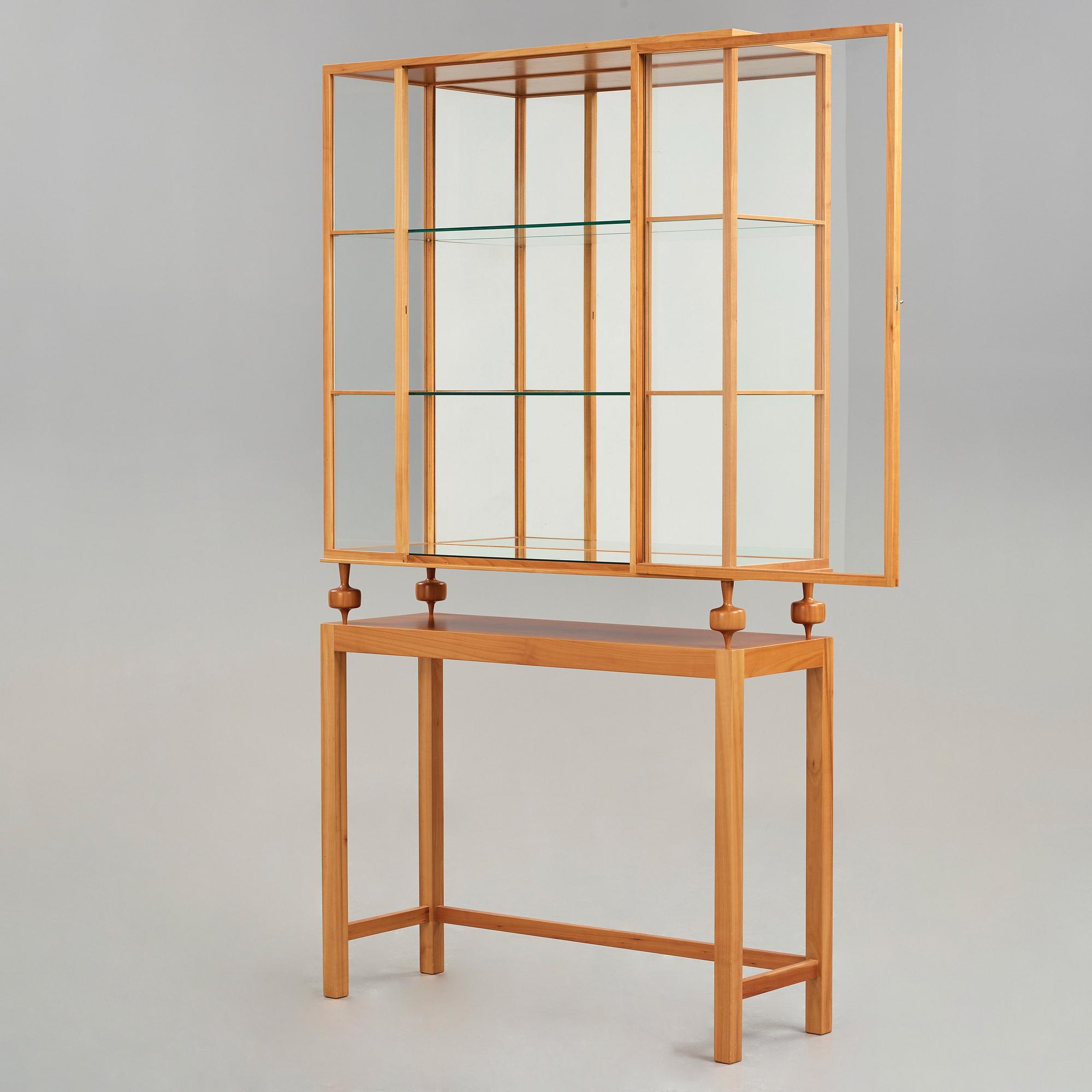 Josef Frank, vitrinskåp, Firma Svenskt Tenn, modell 2077.
