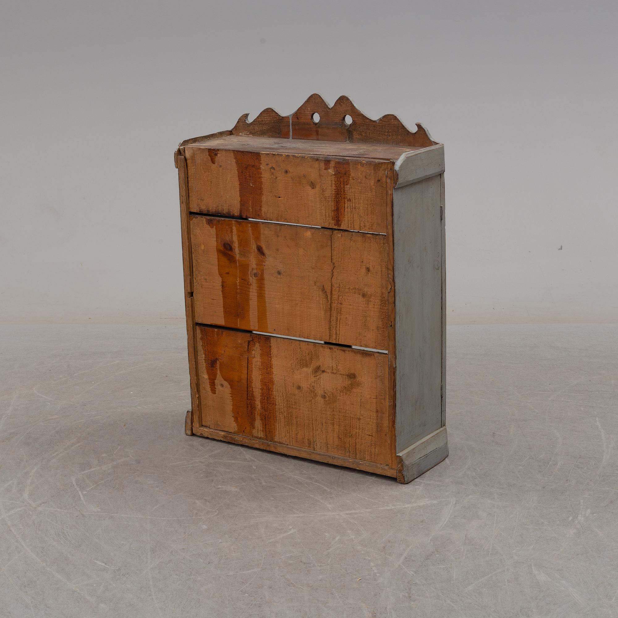 HÄNGSKÅP, 1800-talets mitt.