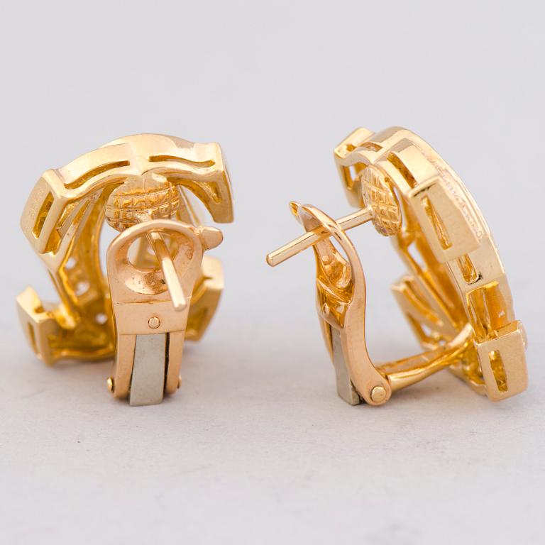 Cartier, A PAIR OF CARTIER EARRINGS, brilliant cut diamonds, 18K gold.