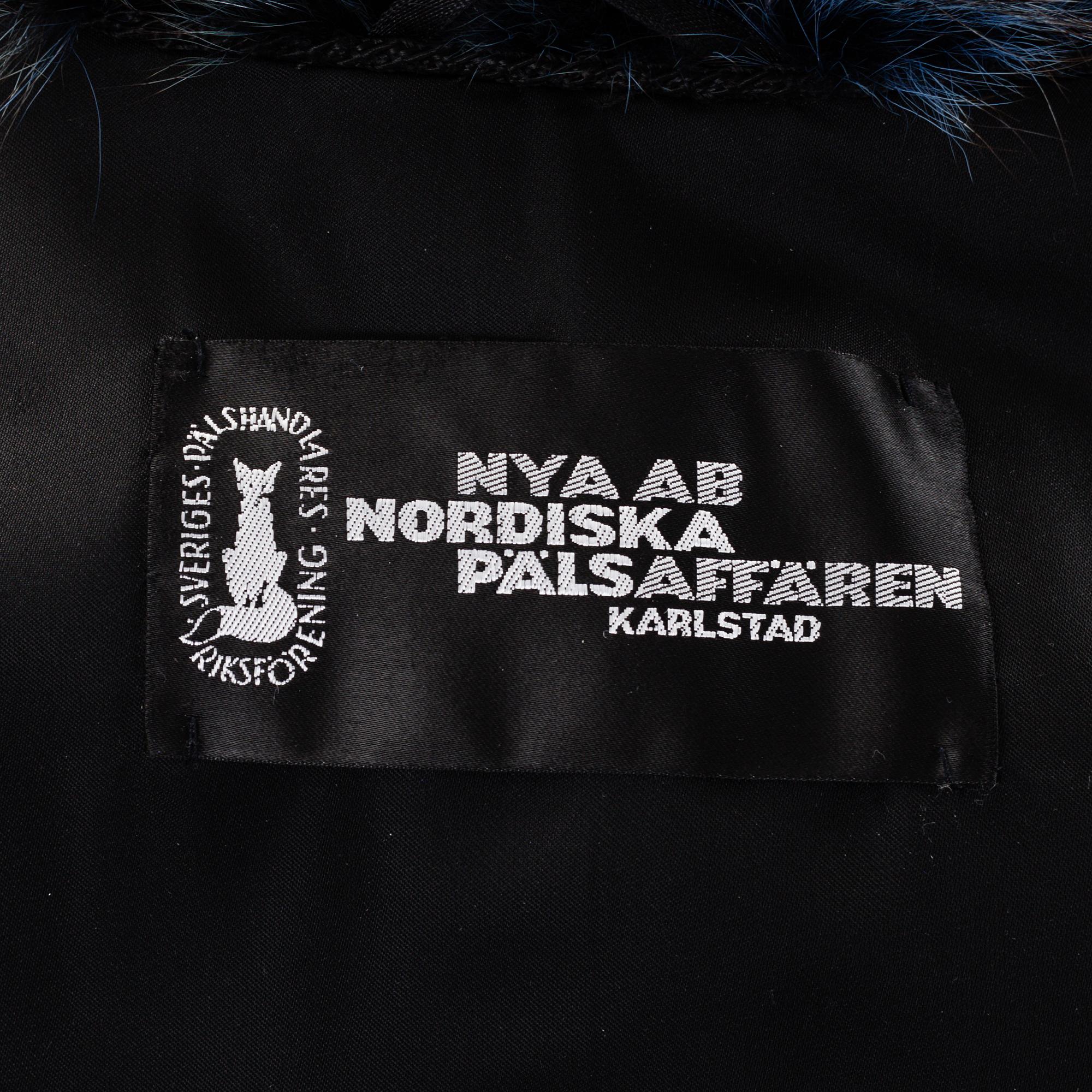 PÄLSKAPPA, blåfärgad tvättbjörn, Nya AB Nordiska Pälsaffären Karlstad.