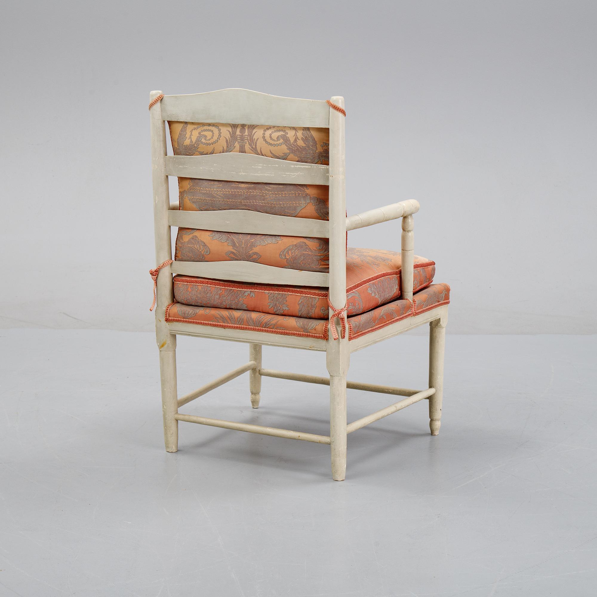 A painted armchair, presumably late 18th century or around the year 1800.