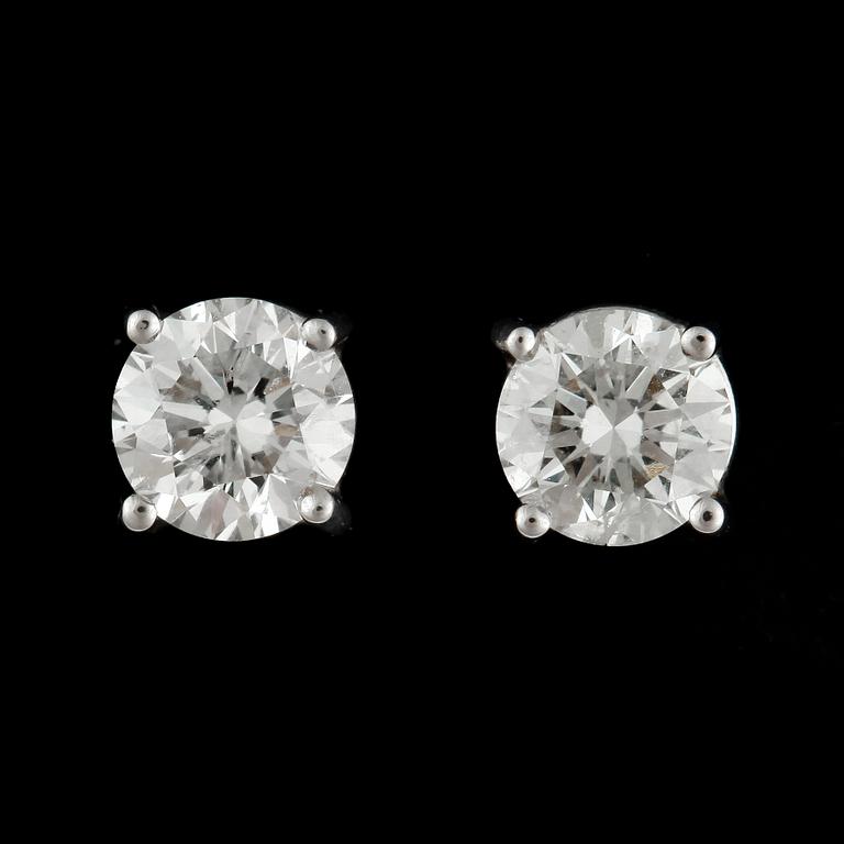 ÖRHÄNGEN, ett par, 18k vitguld med briljantslipade diamanter tot ca 0,8 ct. Vikt ca 2 gram. 2000-tal.