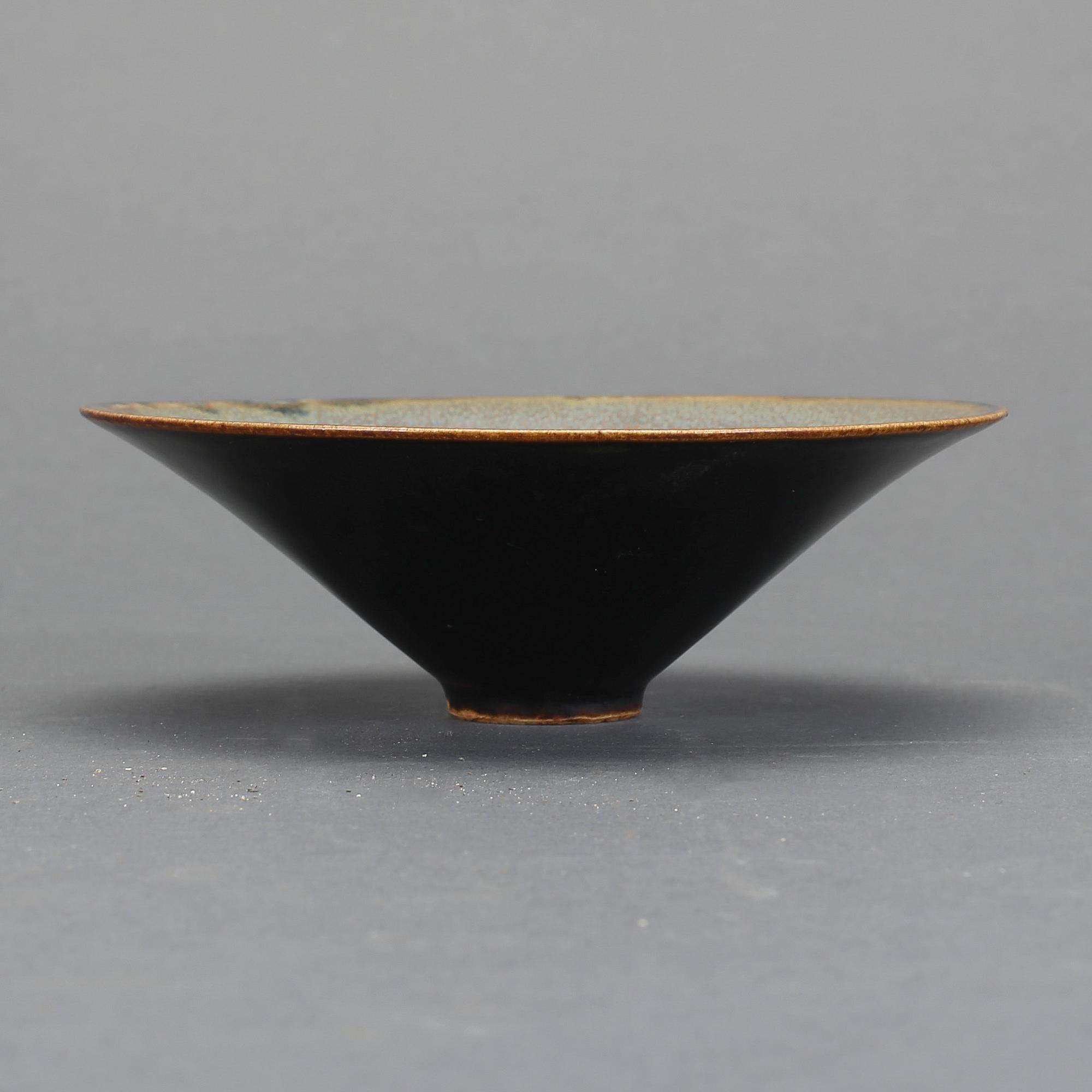 SKÅL, Kina, Song-stil. Stengods, 1800-1900-tal.