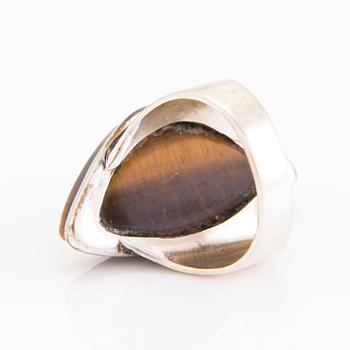 RIIPUS ja SORMUS, hopeaa, tiikerinsilmä, 1961.