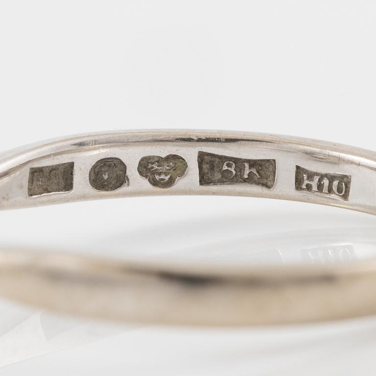 Ring in 18K white gold set with a brilliant-cut diamond.