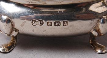 SALTKAR, 2 st, samt STRÖARE, silver, Birmingham 1924.