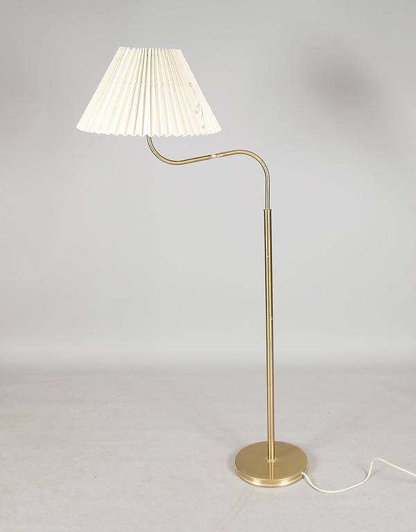 GOLVLAMPA, modell 2368/2148, "Stora Kamelen", Josef Frank, Firma Svenskt Tenn.