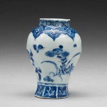 A small blue and white jar, Ming dynasty, 17th Century.