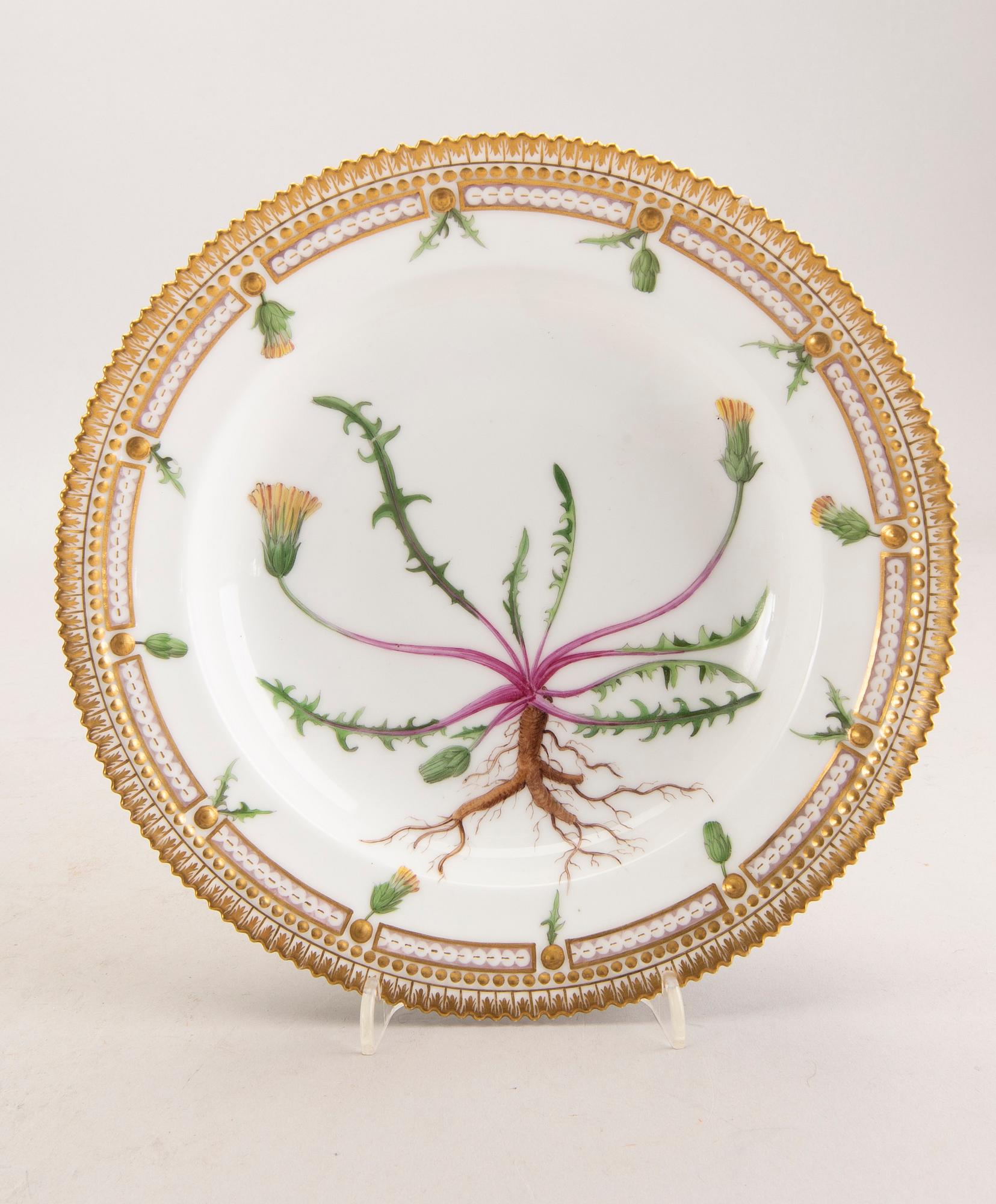 Tallrikar, 2 st, "Flora Danica", Royal Copenhagen Danmark sent 1800-tal.