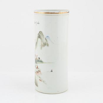 A famille rose vase, China, early 20th Century.