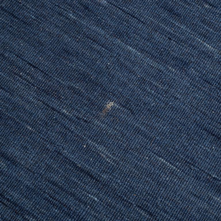 A loomed carpet, ca 400 x 300 cm.