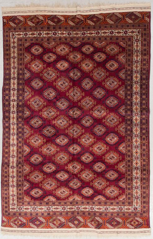 MATTA, semiantik, Youmud, ca 266 cm (+9 cm slätväv/sida) x 182 cm.