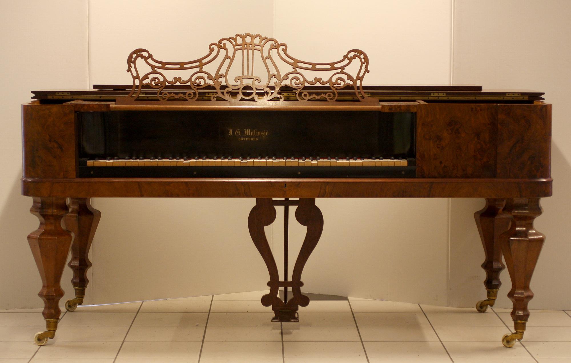 TAFFEL. Senempire, Malmsjö, Göteborg. 1800-talets andra hälft.