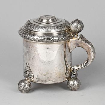 DRYCKESKANNA, silver, Guldsmeds AB i Stockholm, 1917, totalvikt ca 757g.