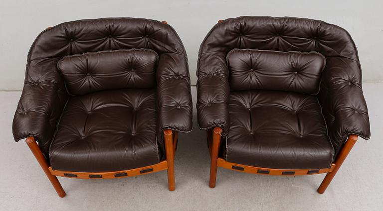 FÅTÖLJER, 1 par, 1900-talets andra hälft.