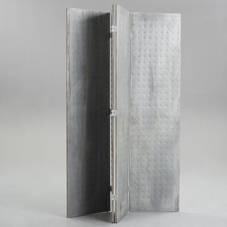 Mats Theselius, an aluminium "Rörligt objekt" room divider, Källemo Sweden post 1989.