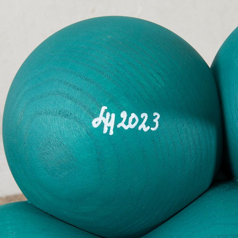 Lisa Hilland, pallar ett par "Smyltha" för Myltha signerade 2023 unika.