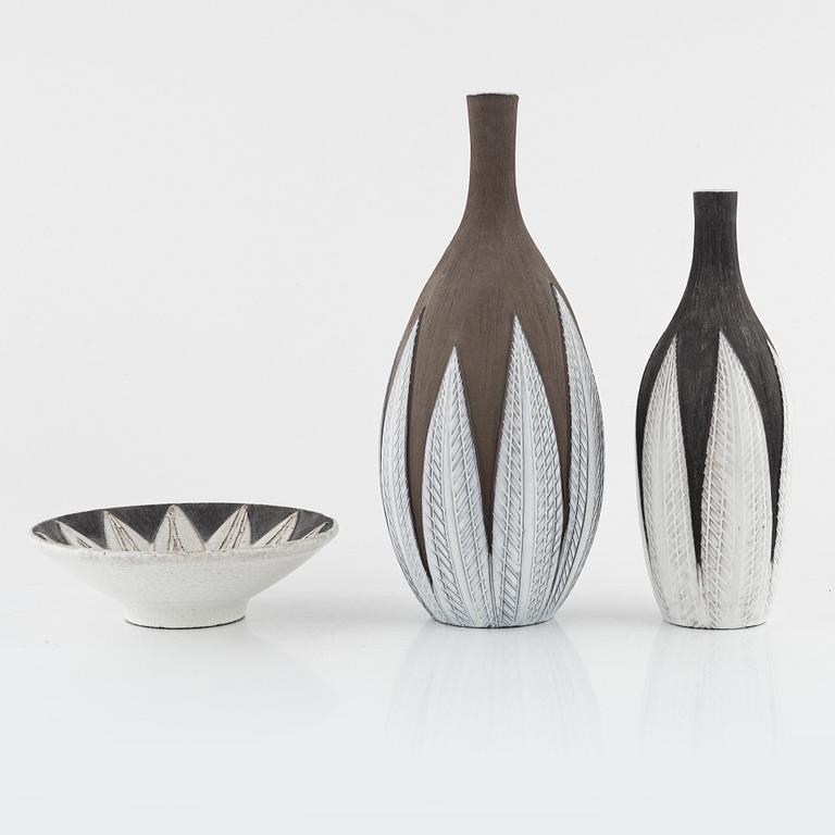 Anna-Lisa Thomson, two 'Paprika' vases and a bowl, Upsala-Ekeby.