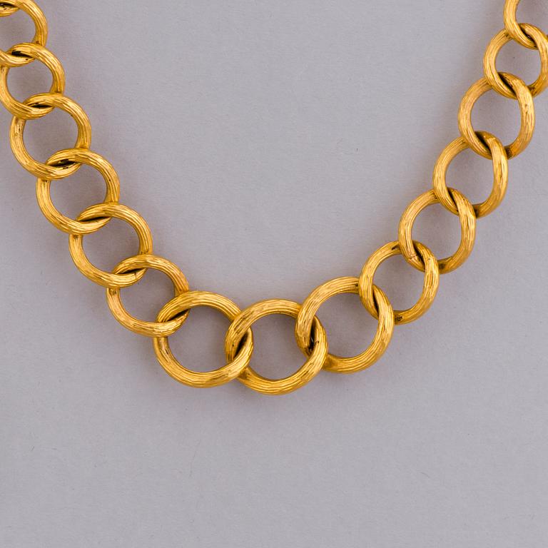 A NECKLACE, 22 K gold.