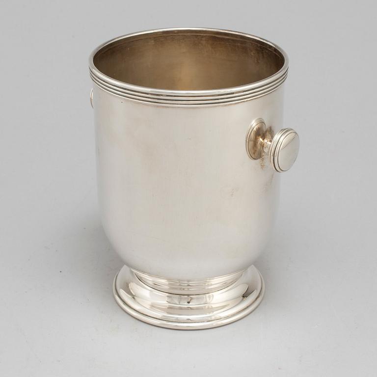 A 20th century plate champagne cooler.