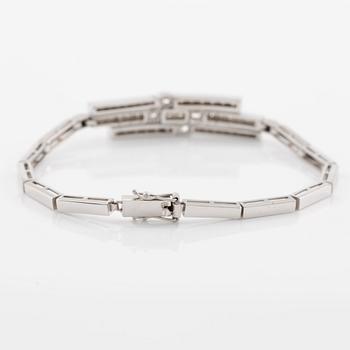 Armband, 18K vitguld med briljantslipade diamanter.