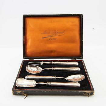 Serving utensils, 4 pieces in case, silver, Paris, late 19th century.