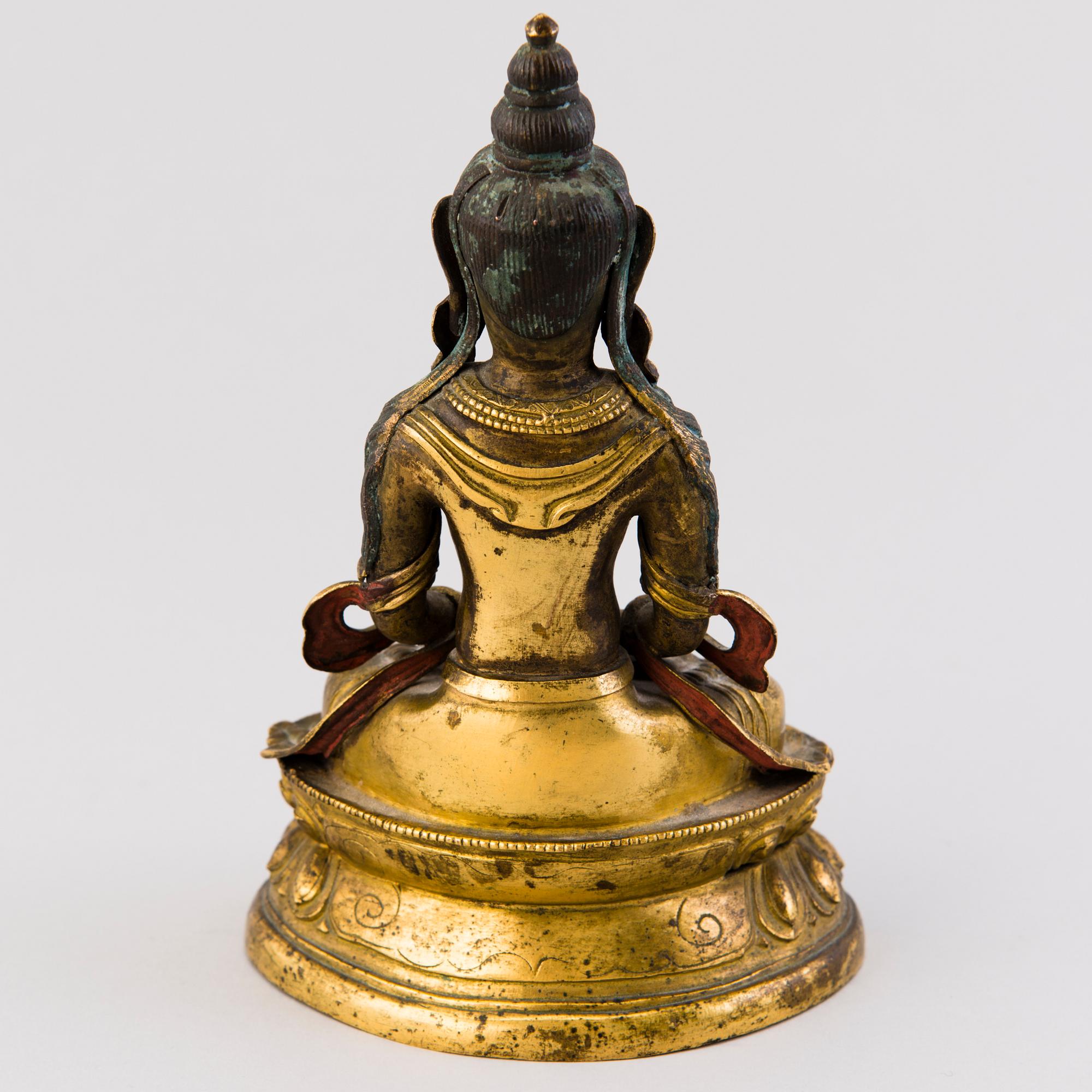 AMITABHA BUDDHA, polttokullattua kuparimetalliseosta, Tiibet, 1800-luvun alkupuoli.
