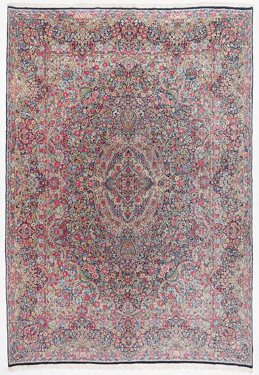 Rug, Kirman, Mille de Fleur, approx. 440 x 304 cm.