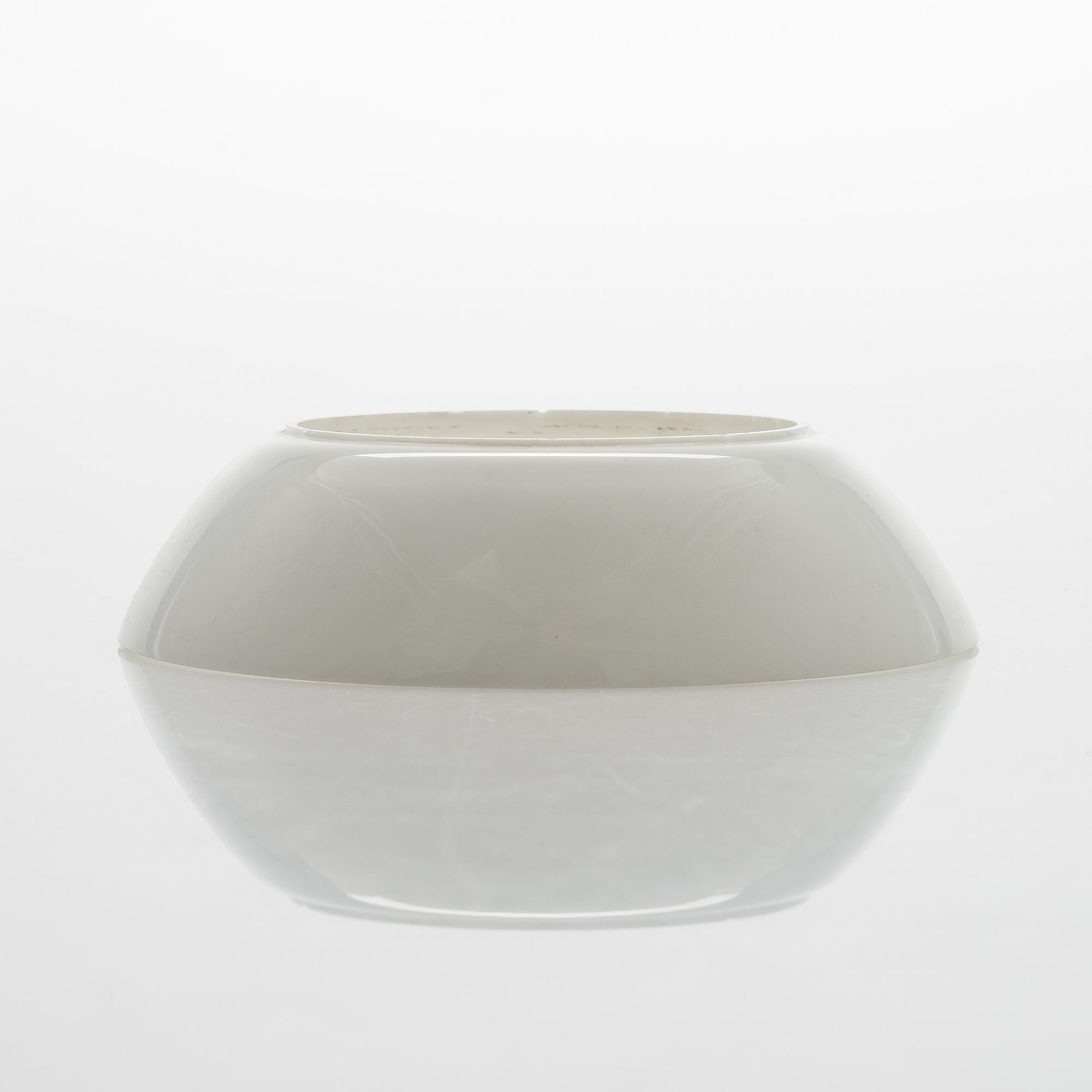 Poul Henningsen, bordslampa, "PH-4/3", för Louis Poulsen, Danmark.