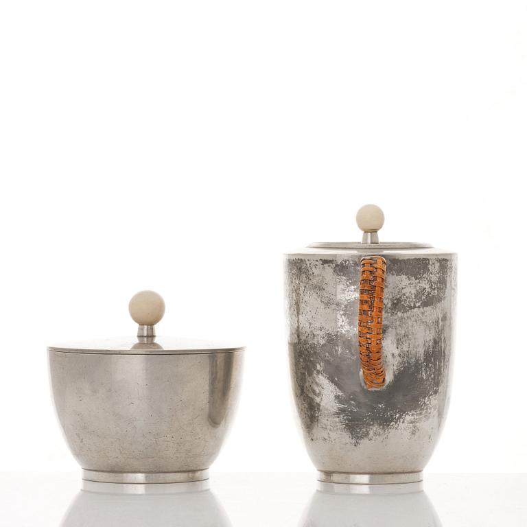 Wolfgang von Wersin, a three pcs pewter coffee service with tray, ed. Eugen Wiedamann, Regensburg, Germany 1931-34.