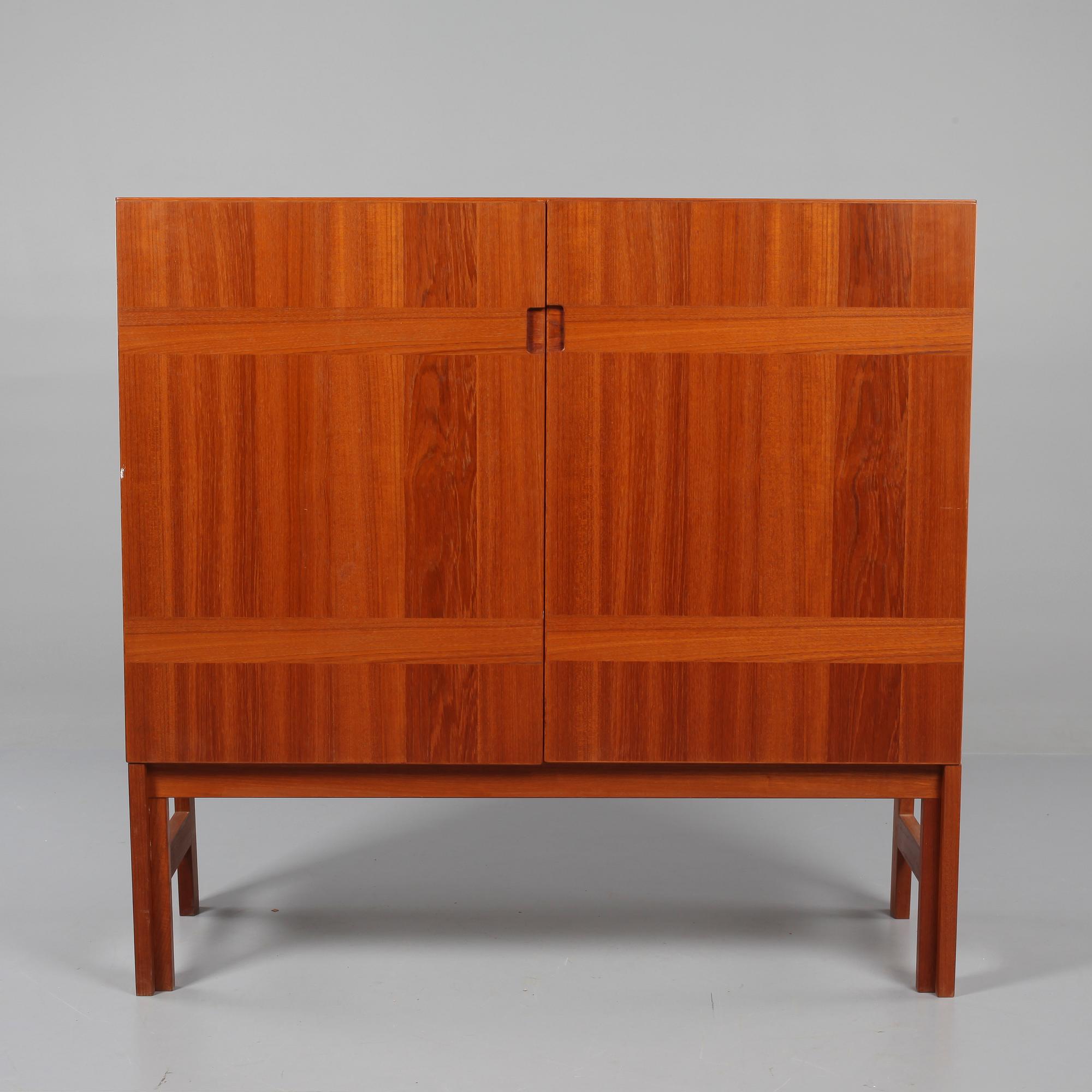 SIDEBOARD, 1900-talets mitt.