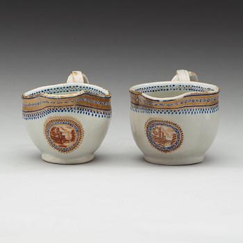 A pair of export sauce boats, Qing dynasty, Jiaqing (1796-1820).