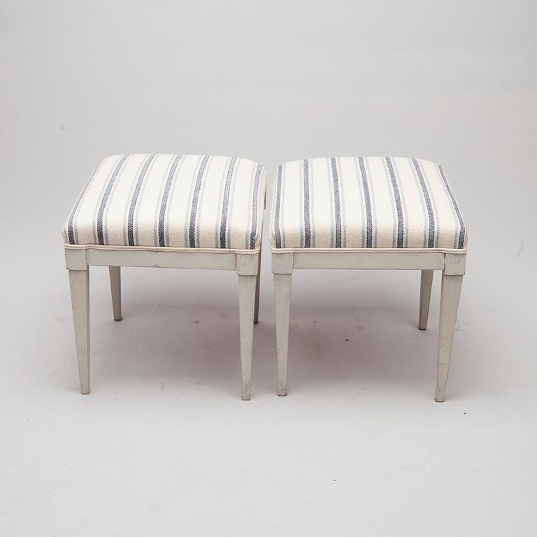 TABURETTER, ett par, 1800-tal.