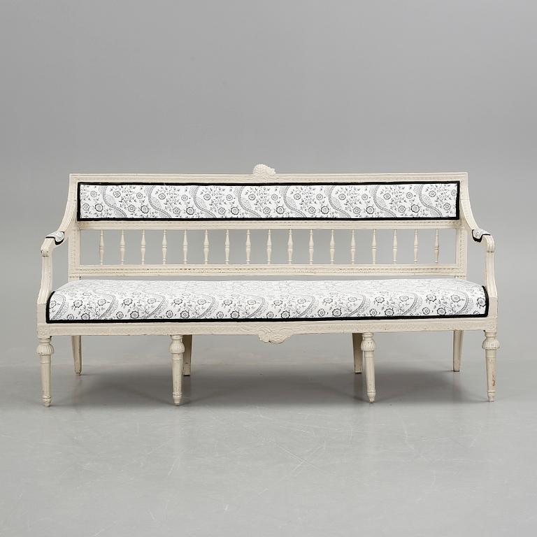 SOFFA, sengustaviansk, omkring år 1800.