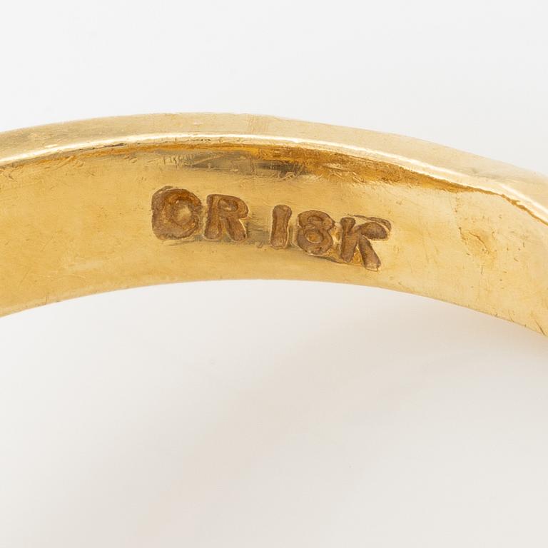 Ring 18K guld med briljantslipade diamanter.