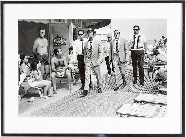 TERRY O'NEILL, gelatinsilverfotografi signerat och numrerat 23/50.