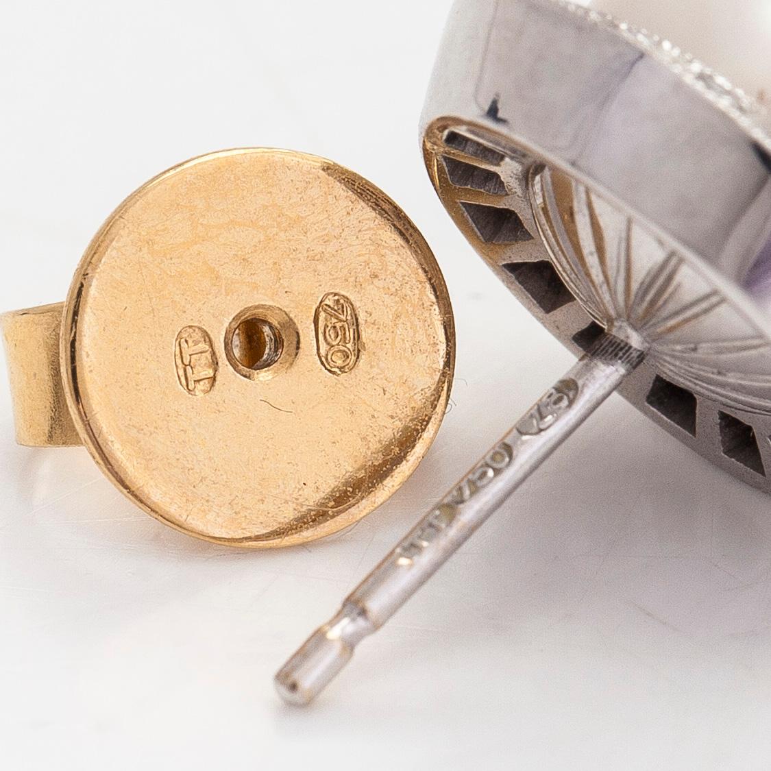 Torbjörn Tillander, Örhängen, 18K vitguld, odlade pärlor och diamanter tot. ca 0.21 ct.