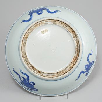 SKÅLFAT, porslin. Kina, sannolikt Kangxi 1662-1722.