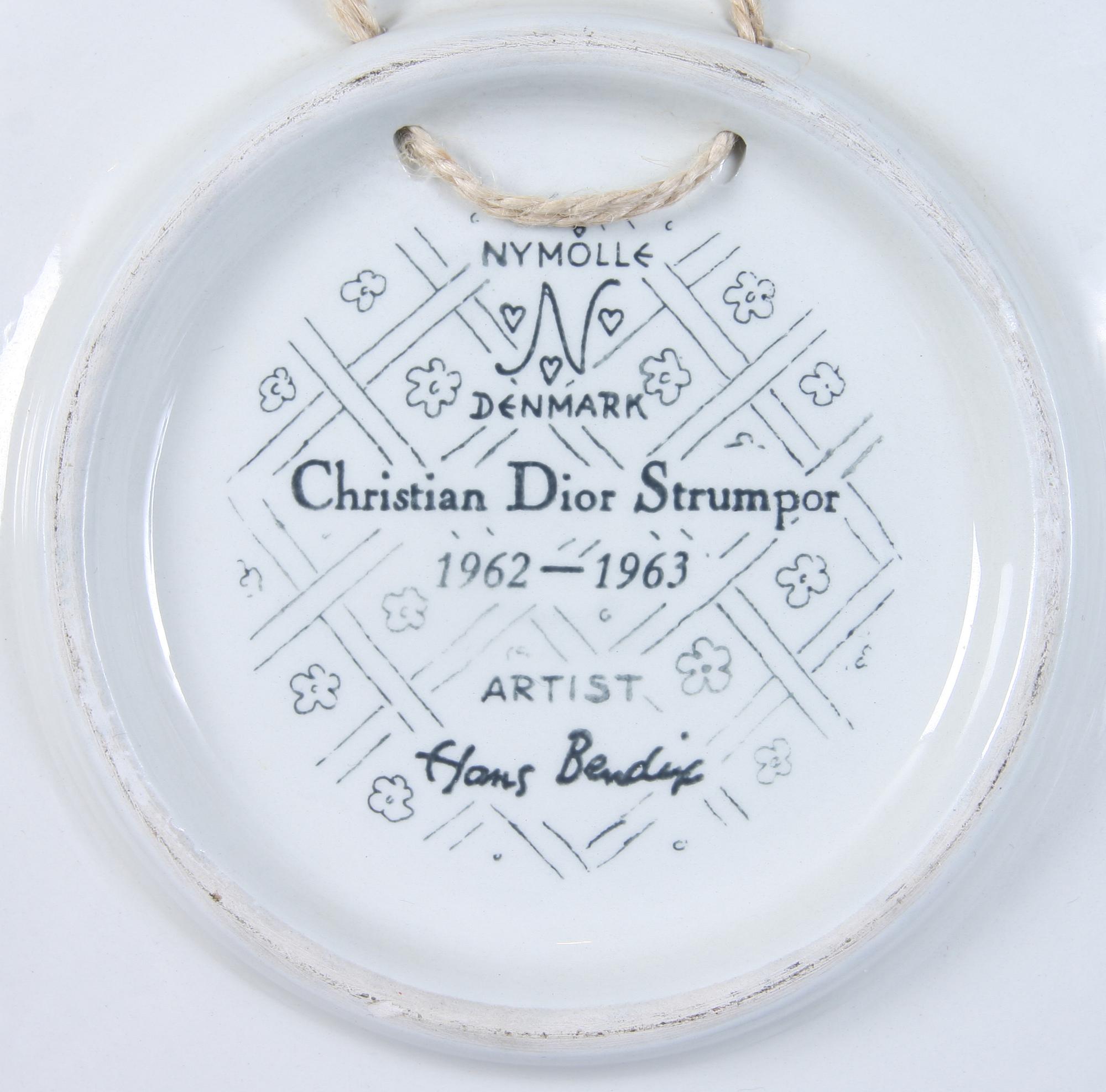 SAMLARTALLRIKAR, 3 st, porslin, "Christian Dior Strumpor", bl a Gunnar Nylund, Nymölle.