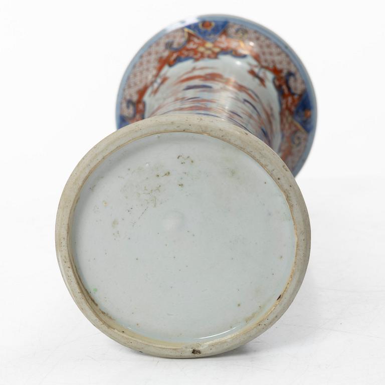 A porcelain vase, China, 18th century.