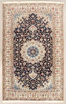 Rug, Nain, approx. 272 x 162 cm.