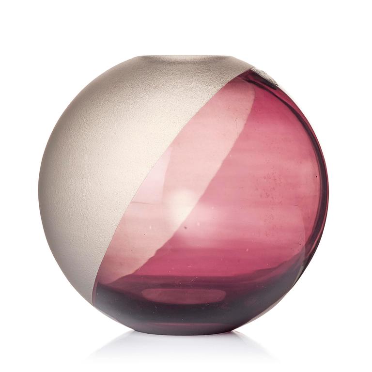 Vicke Lindstrand, a glass vase, Orrefors, Sweden, 1930s.